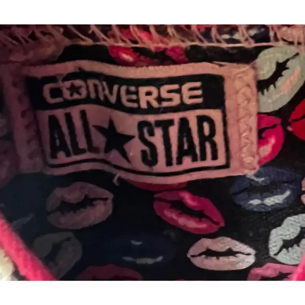 CONVERSE CTAS Chucks Black Pink Red kissy lips lo top canvas sneakers girls sz 3